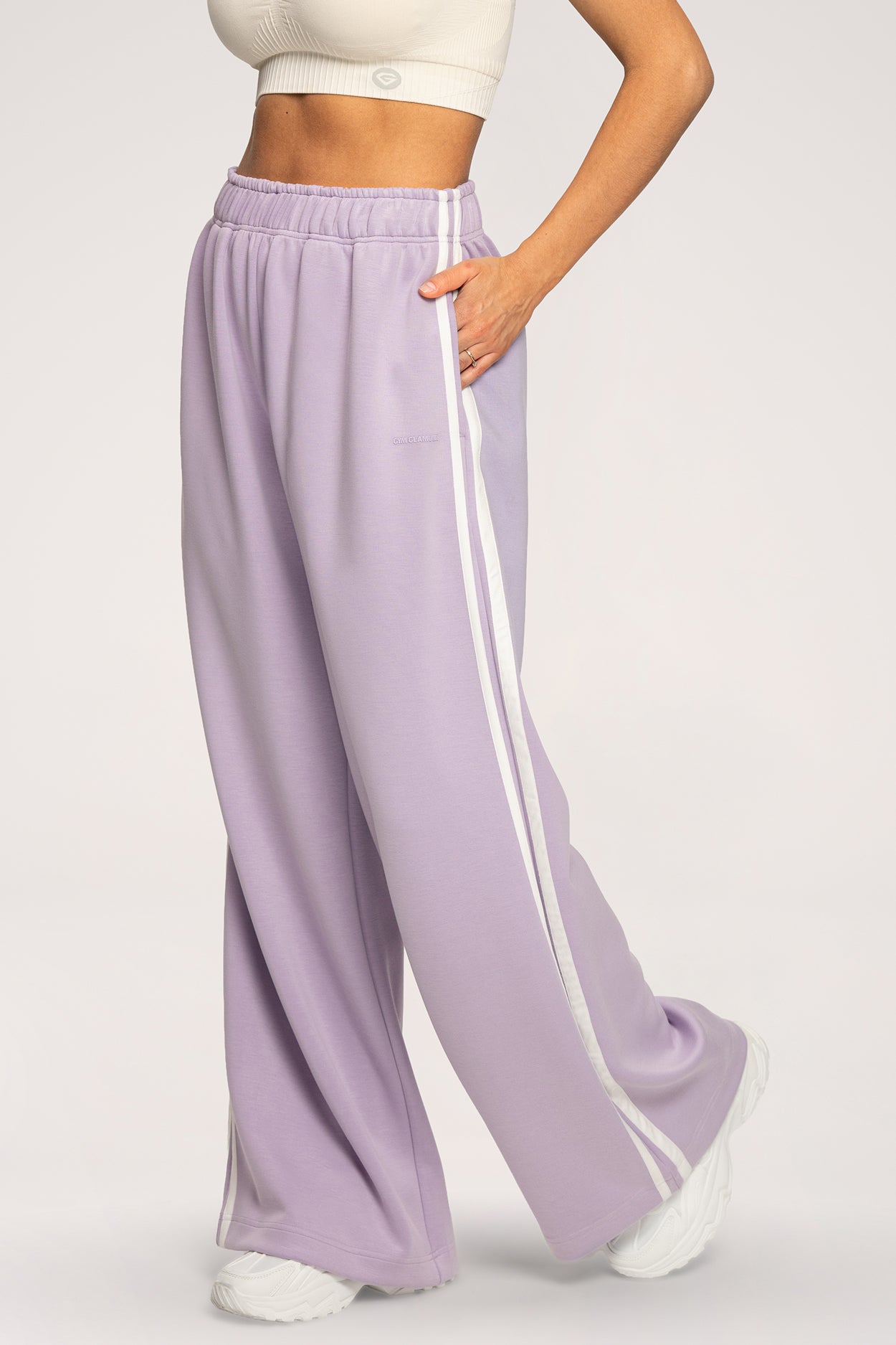 Hlače trenirke oversize UN1FORM lilac
