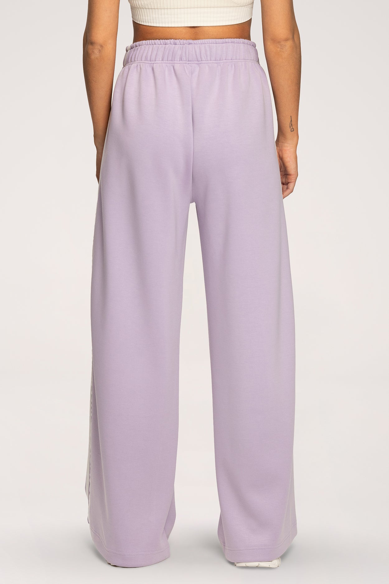 Hlače trenirke oversize UN1FORM lilac