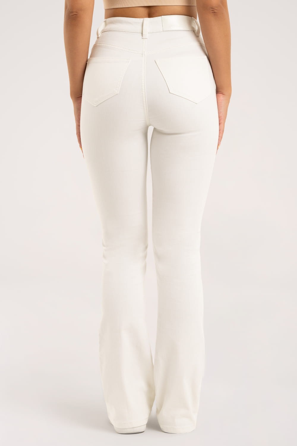 Zvonaste traperice off white