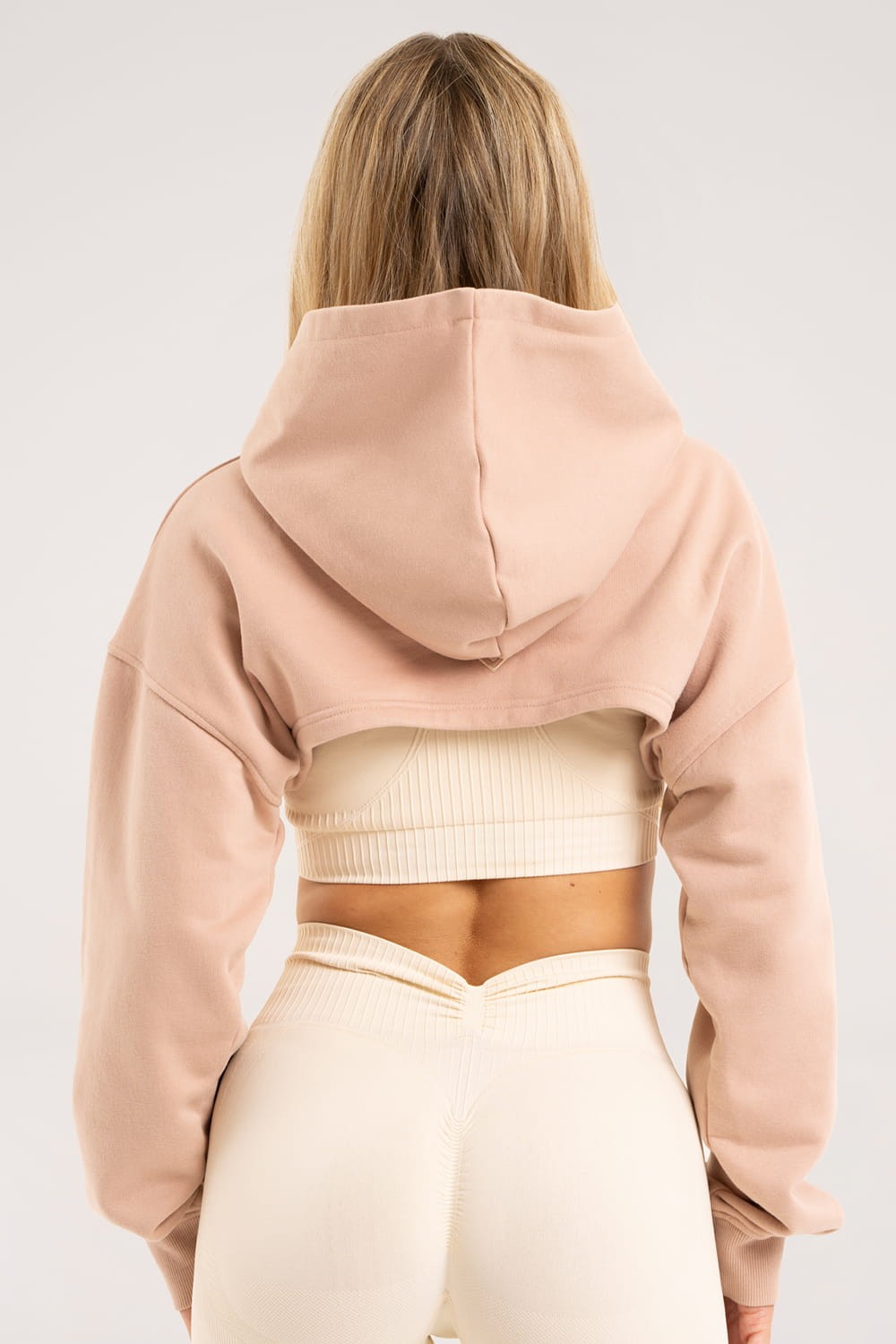 Dukserica cut out almond