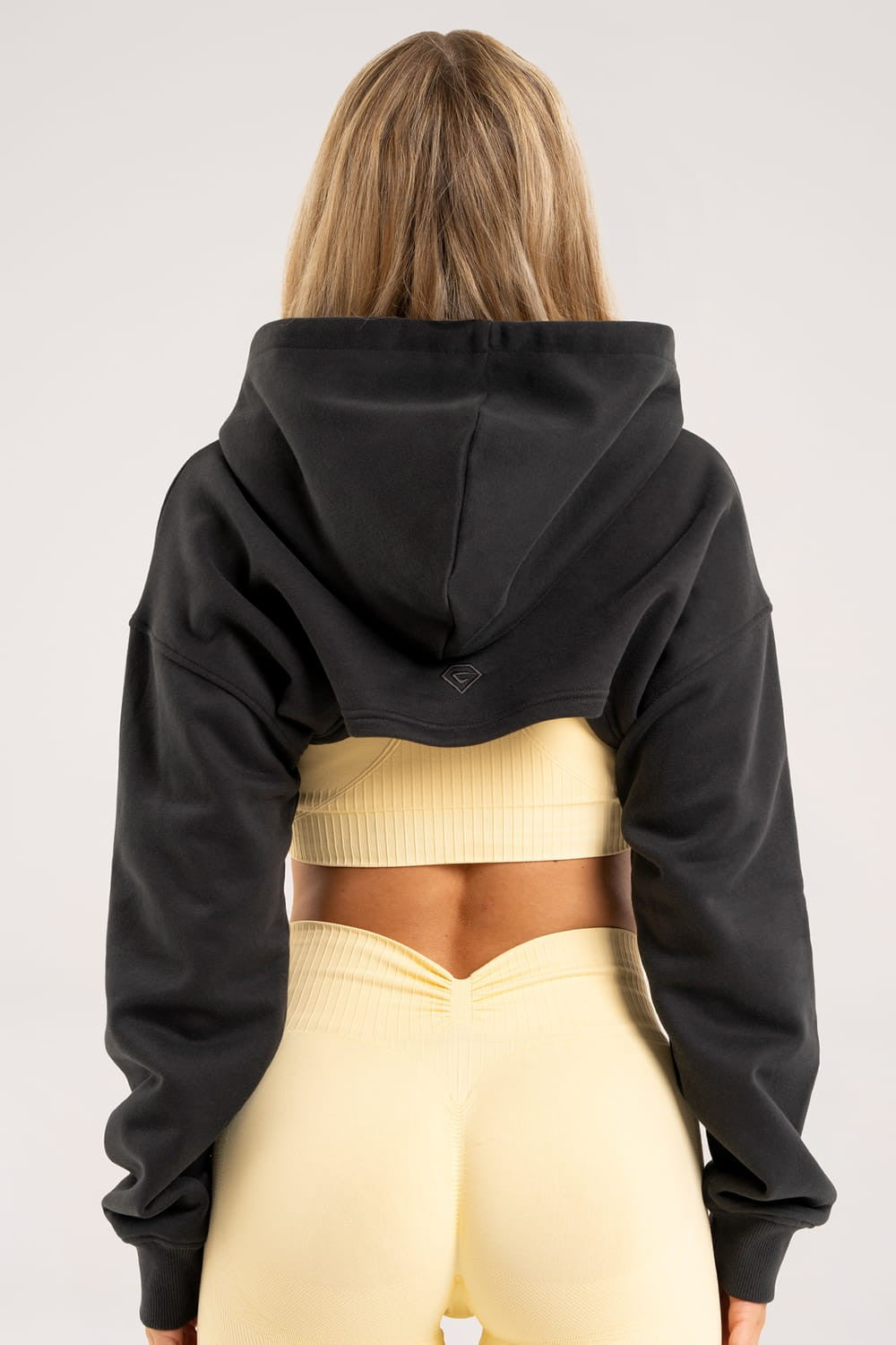 Duksa cut out black
