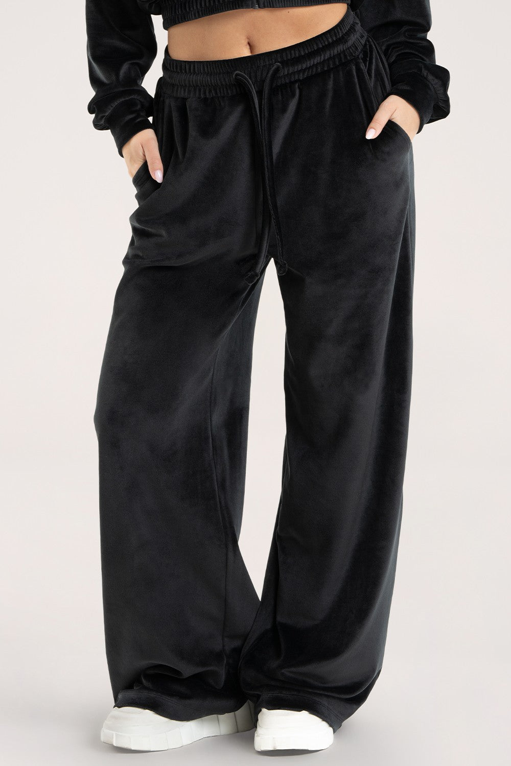 Hlače trenirke velour black