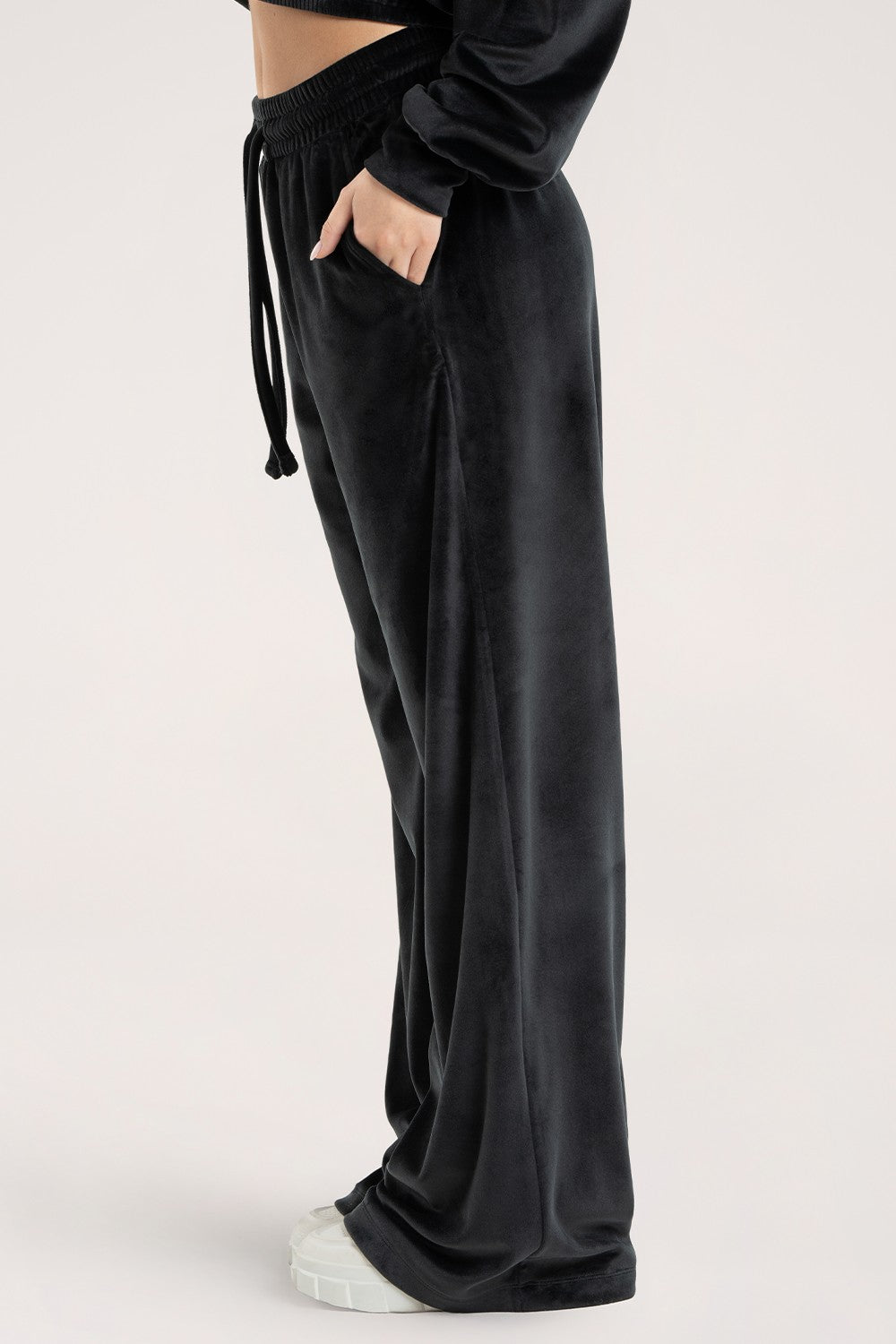 Hlače trenirke velour black