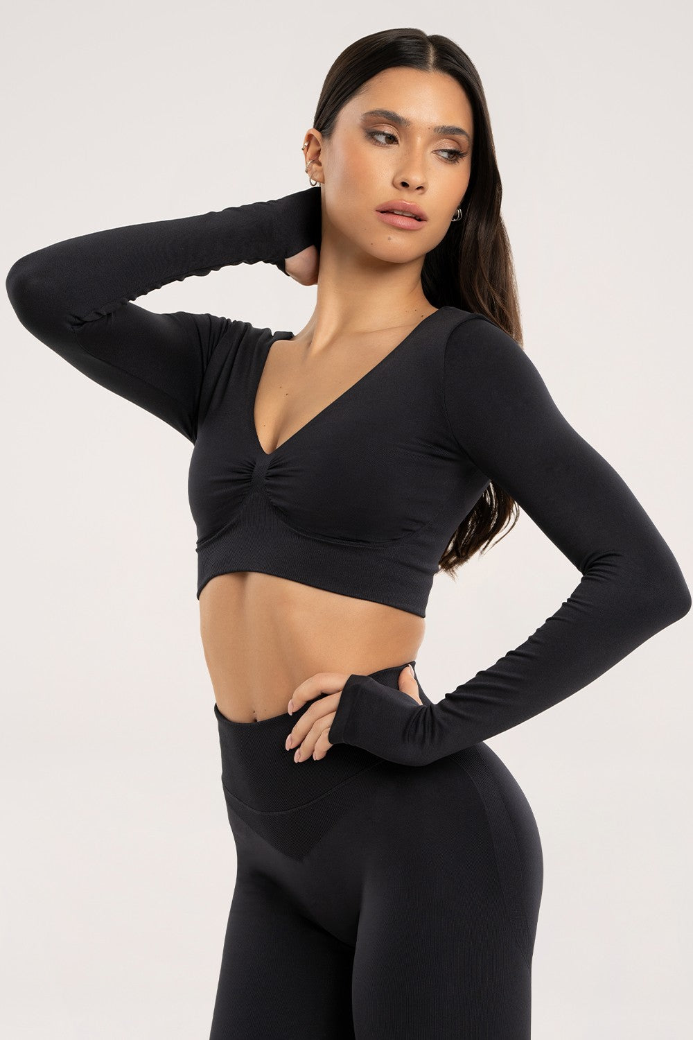 Crni longsleeve s otvorenim leđima