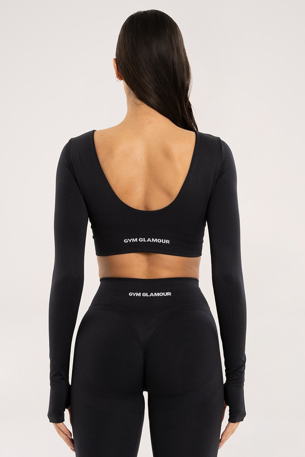 Crni longsleeve s otvorenim leđima