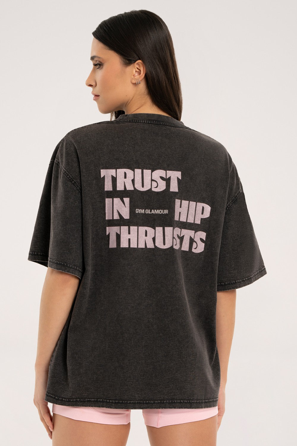 Oversize majica trust in hip thrusts