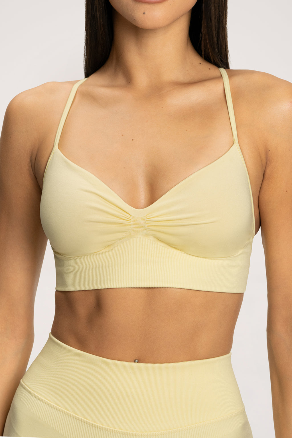 Grudnjak s dubokim izrezom butter yellow